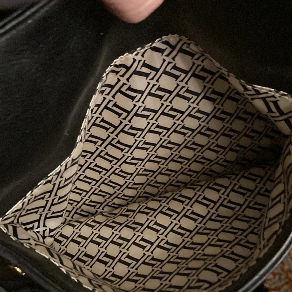 TIGNANELLO NAVY PURSE. LIKE NEW. SOFT LEATHER. ROOMY. MANY COMPARTMENTS! CLEAN!! - Picture 10 of 16
